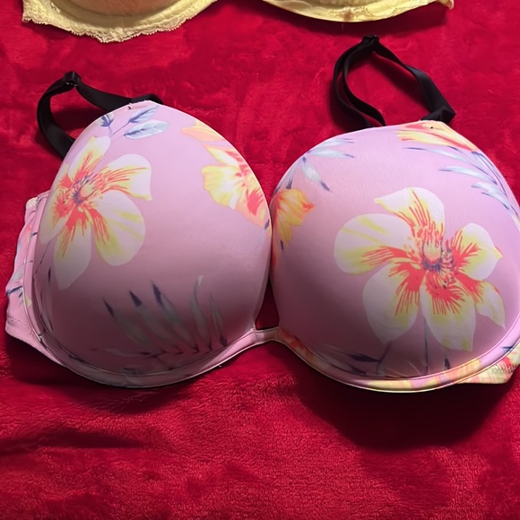 Lot of VS bras. Fits 34DDD OR 36DD. - Picture 7 of 7